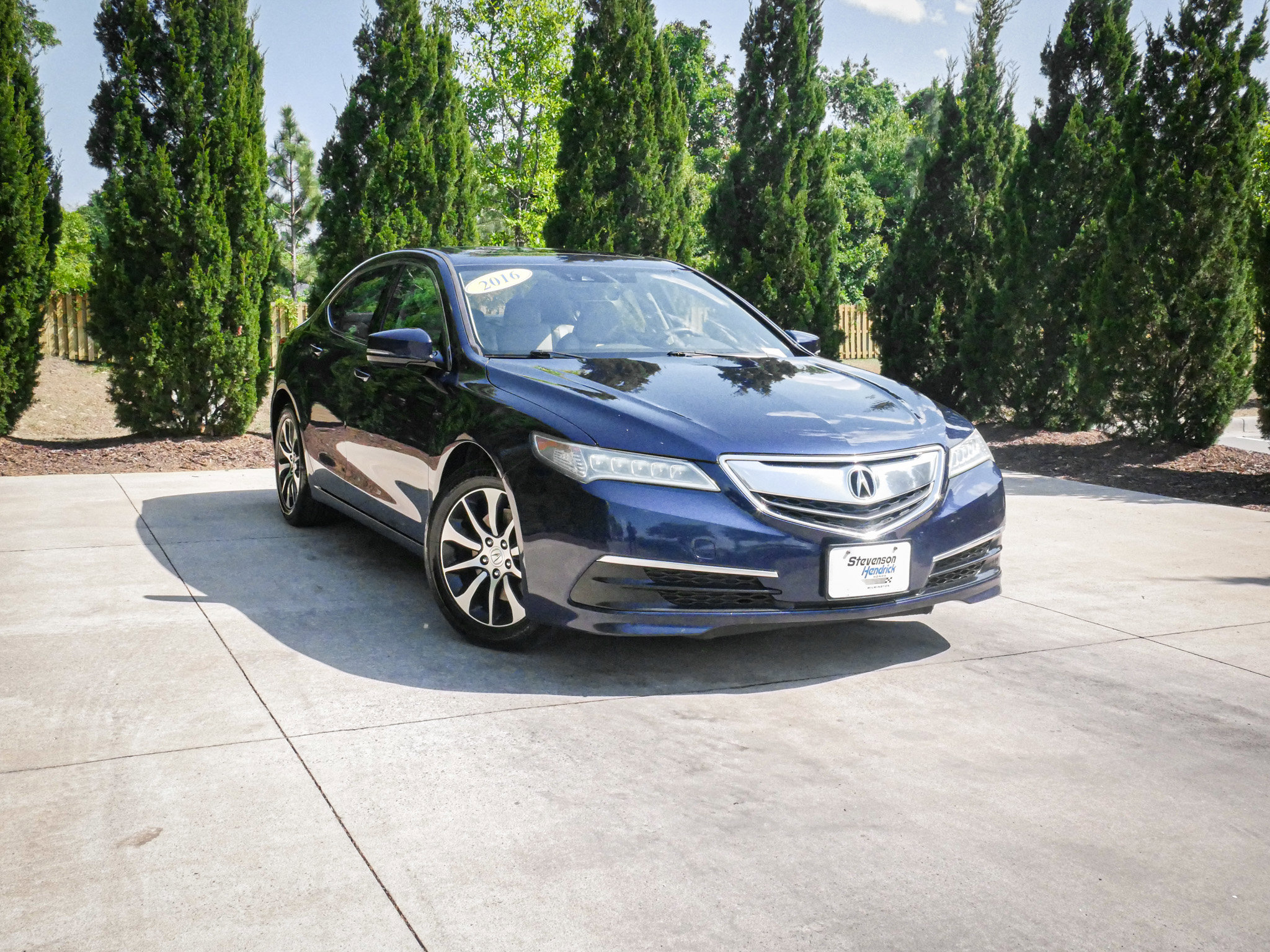Used 2016 Acura TLX w/ Technology Package FWD image 2