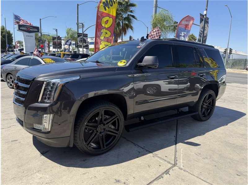 Used 2018 Cadillac Escalade Premium Luxury AWD/4WD image 59