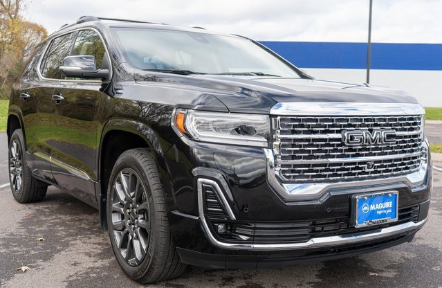 Used 2023 GMC Acadia Denali w/ Black Diamond Edition image 4