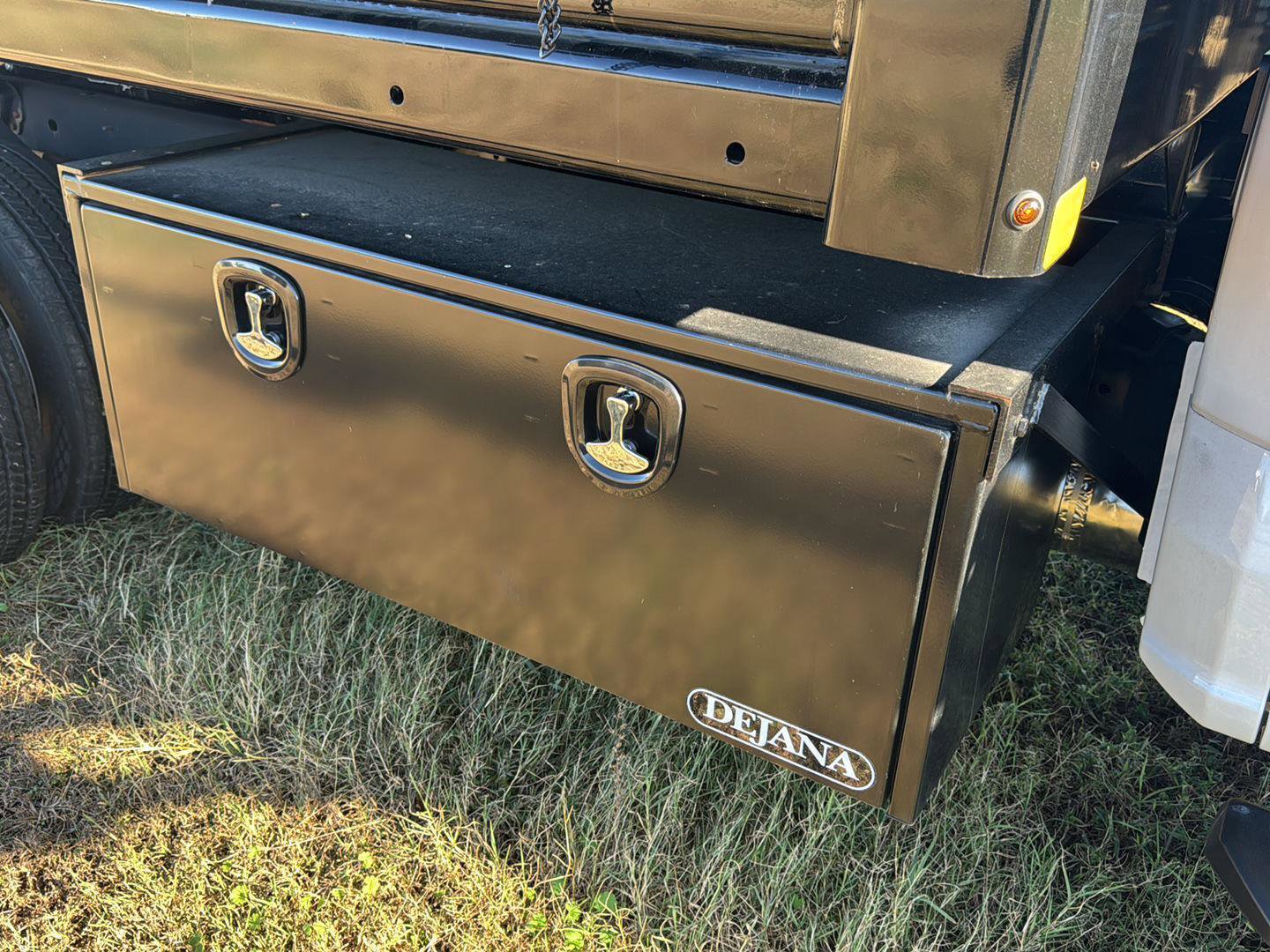 New 2024 Ford F550 4x4 SuperCab Super Duty image 8