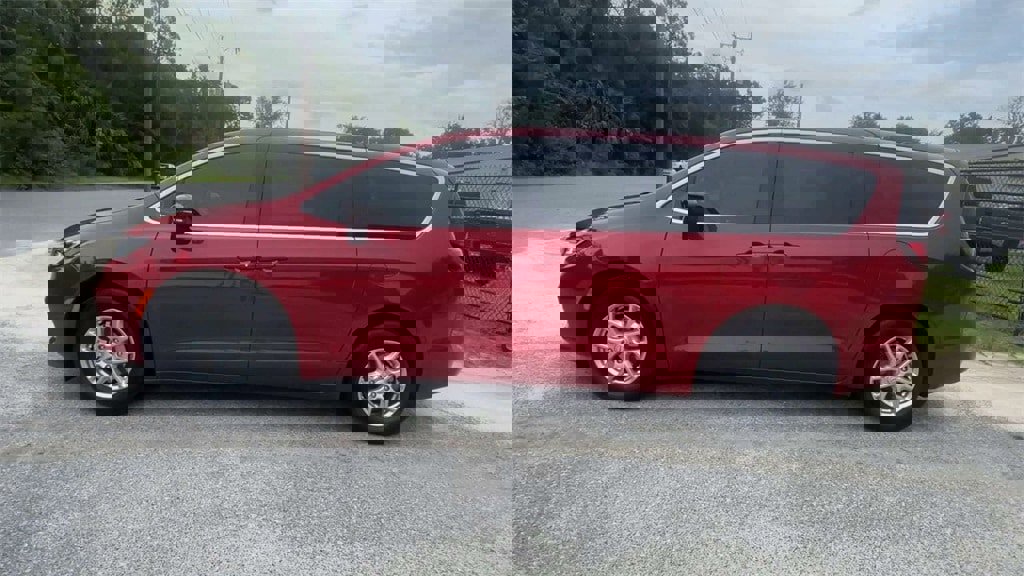New 2026 Chrysler Pacifica Select image 5