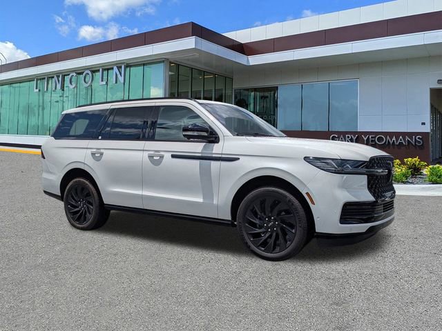 New 2025 Lincoln Navigator Reserve w/ Jet Appearance Package AWD/4WD image 2