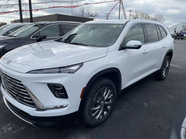 Used 2025 Buick Enclave Preferred FWD image 3