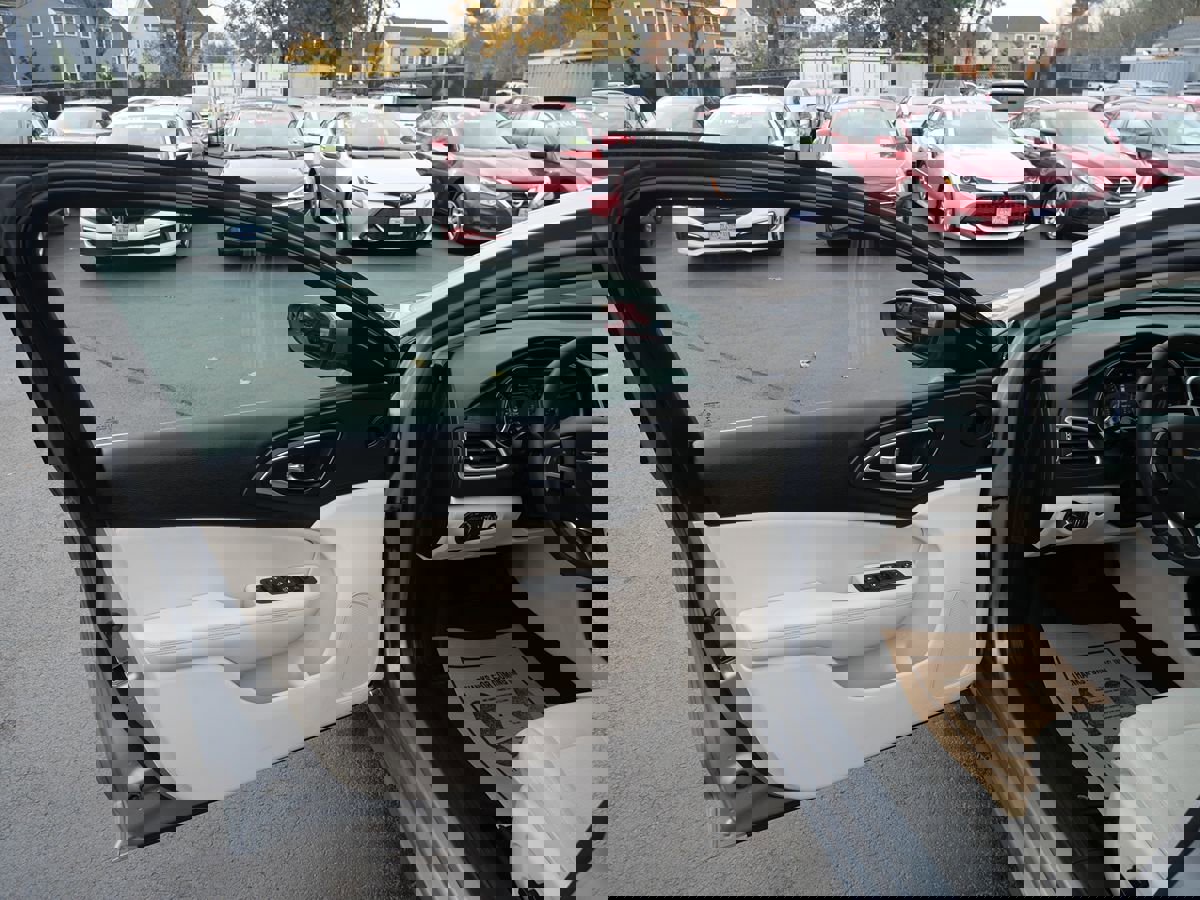 Used 2015 Chrysler 200 Limited w/ Convenience Group image 15