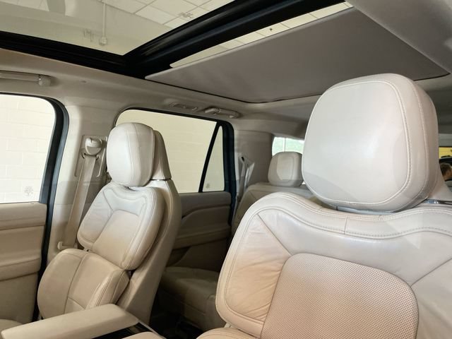 Used 2020 Lincoln Navigator L Reserve w/ Equipment Group 208A Reserve AWD/4WD image 11