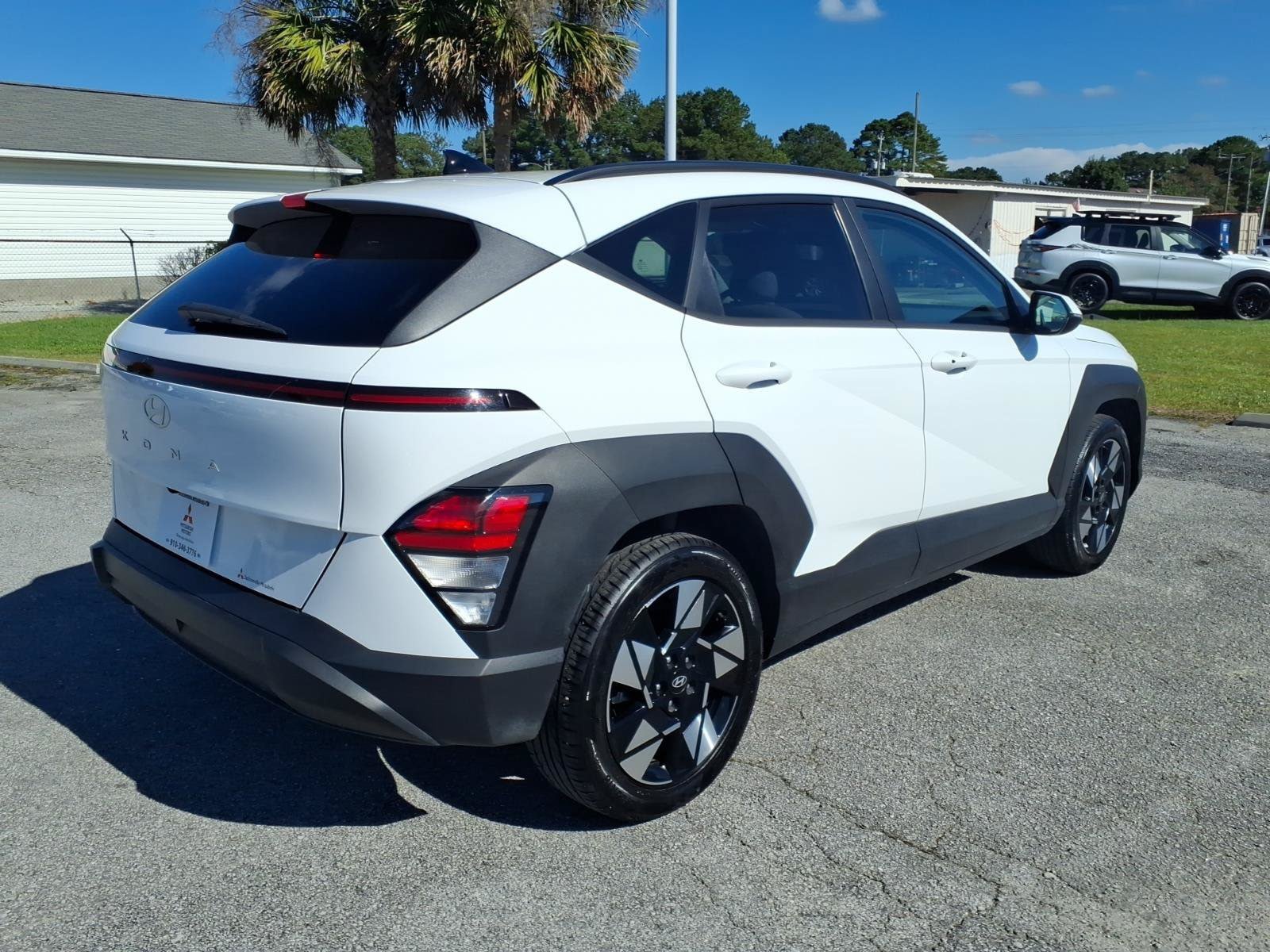 Used 2025 Hyundai Kona SEL FWD image 2