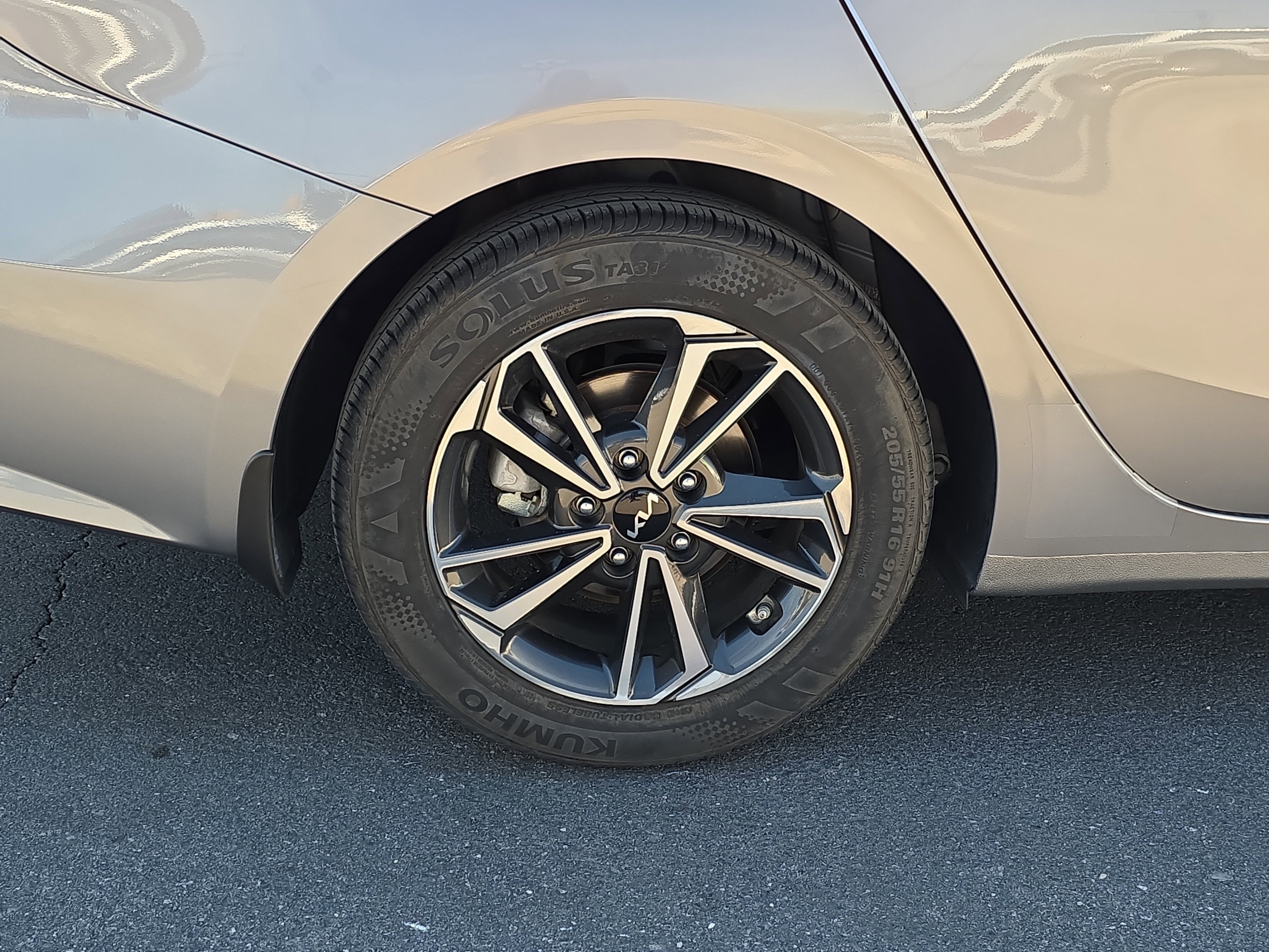 Used 2023 Kia Forte LXS image 7