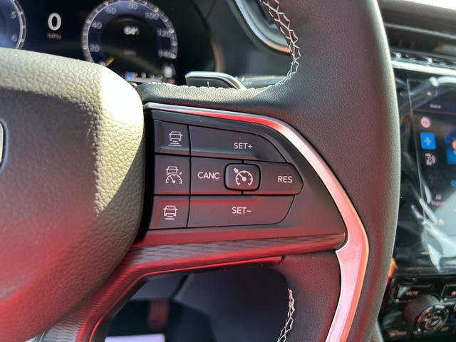 New 2025 Jeep Grand Cherokee Altitude image 15