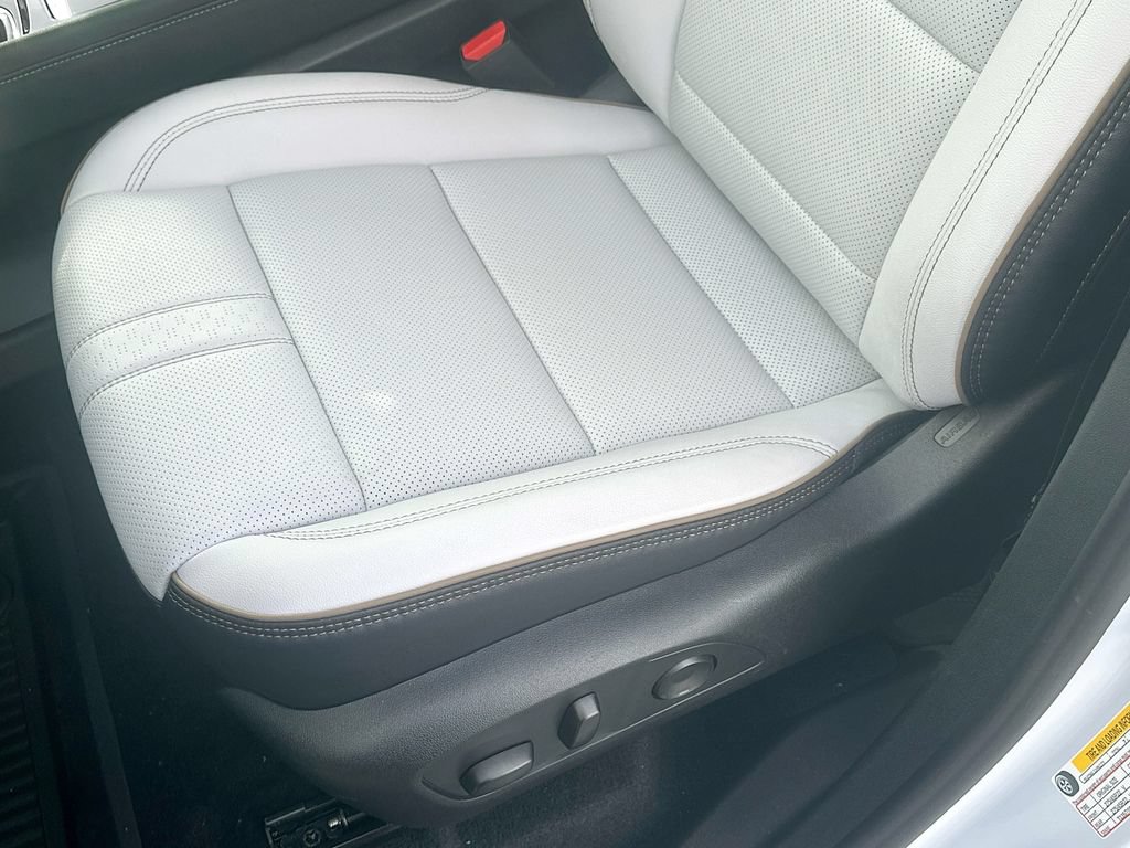 New 2026 Chevrolet Traverse High Country w/ LPO, Floor Liner Package AWD/4WD image 22
