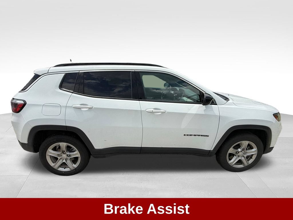 Used 2024 Jeep Compass Latitude AWD/4WD image 7