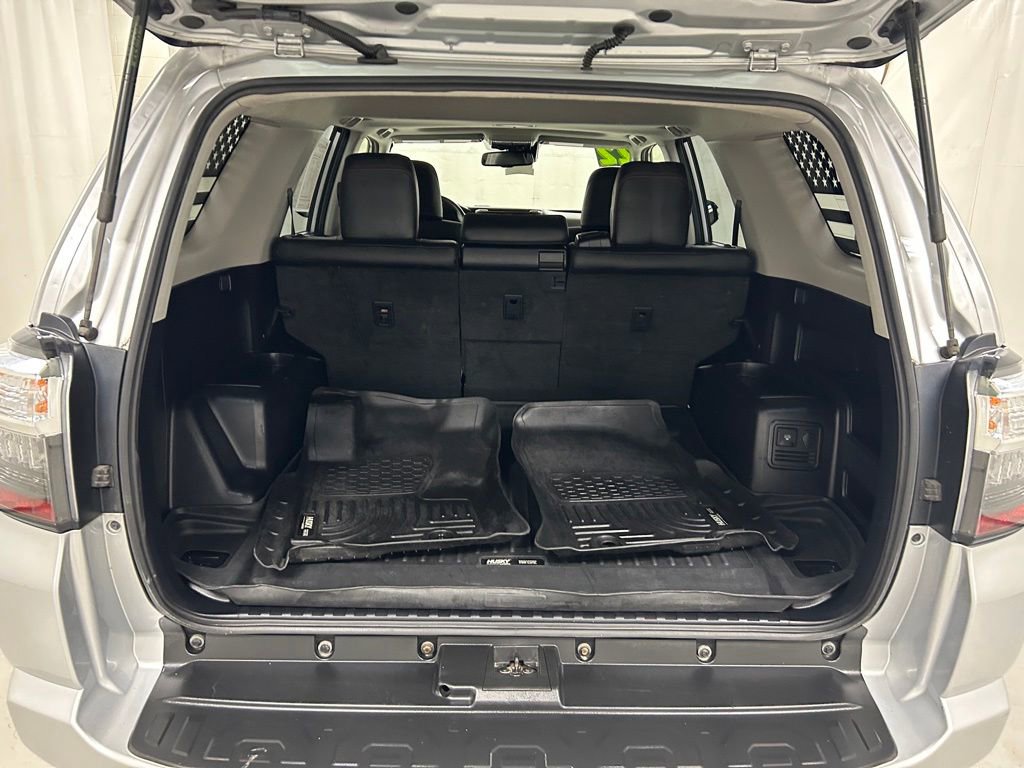 Used 2021 Toyota 4Runner Venture w/ Moonroof Package AWD/4WD image 11