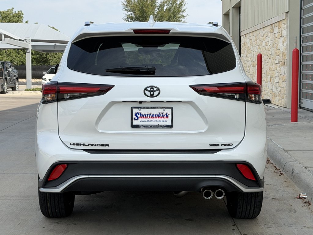 Used 2026 Toyota Highlander XSE AWD/4WD image 5