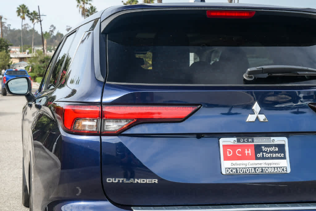 Used 2023 Mitsubishi Outlander SE FWD image 5