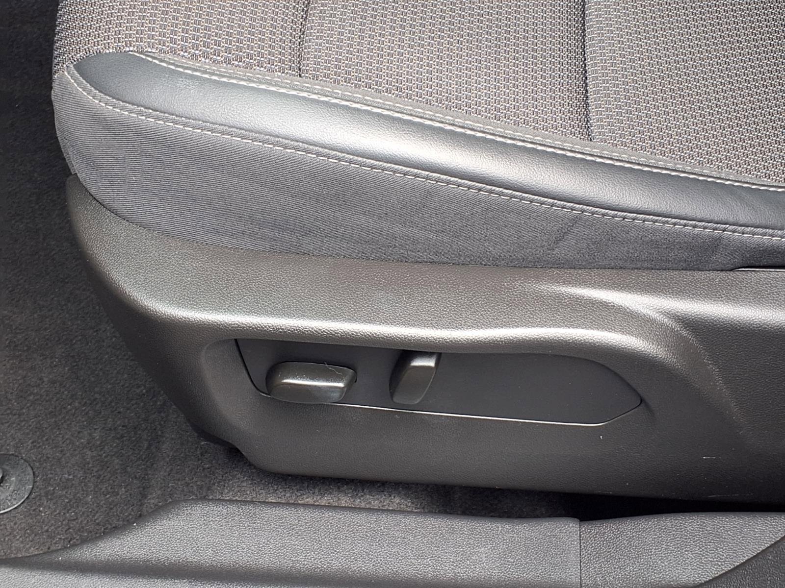 Used 2023 Buick Envision Preferred FWD image 4
