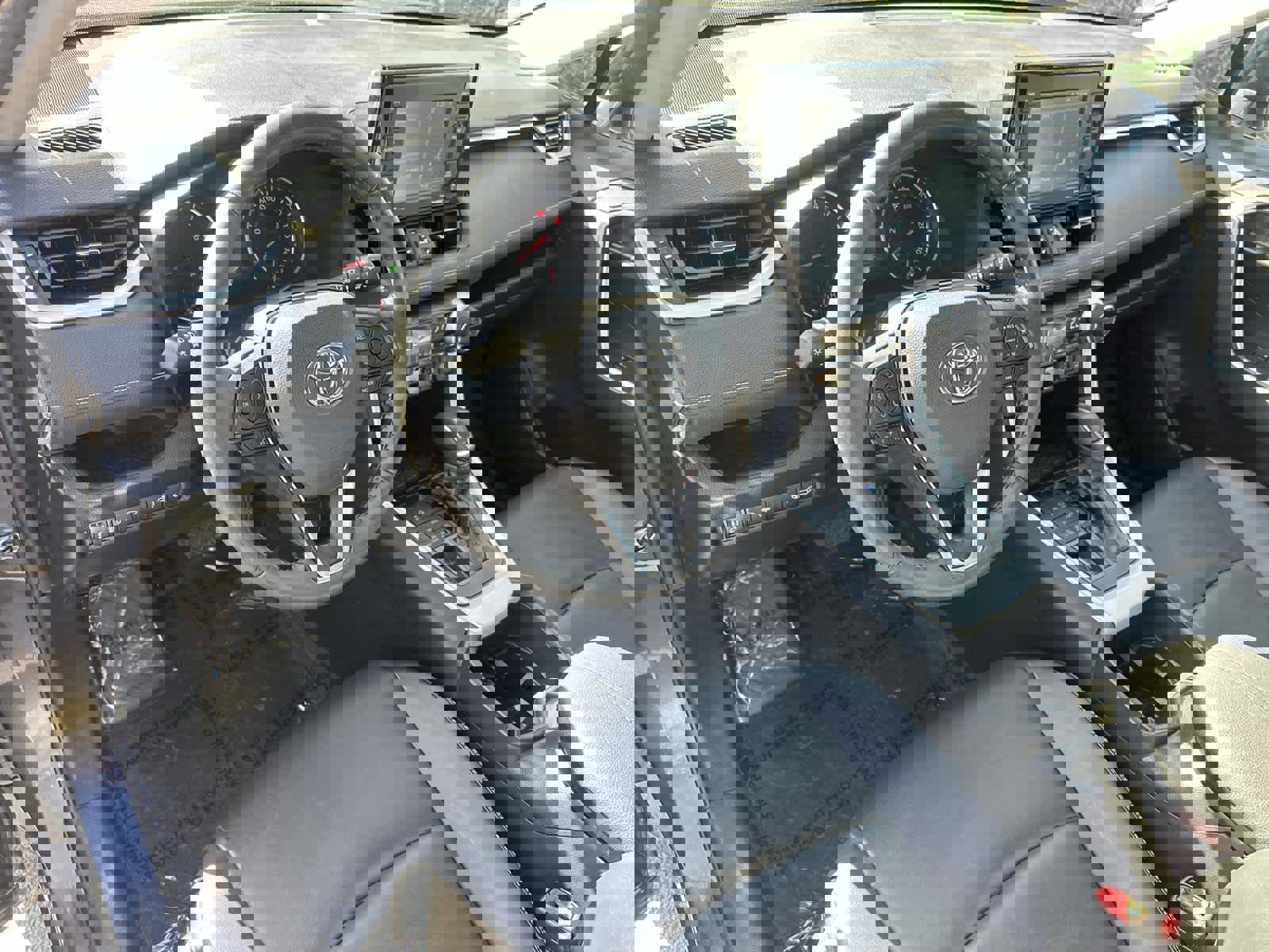 Used 2022 Toyota RAV4 XLE Premium image 2