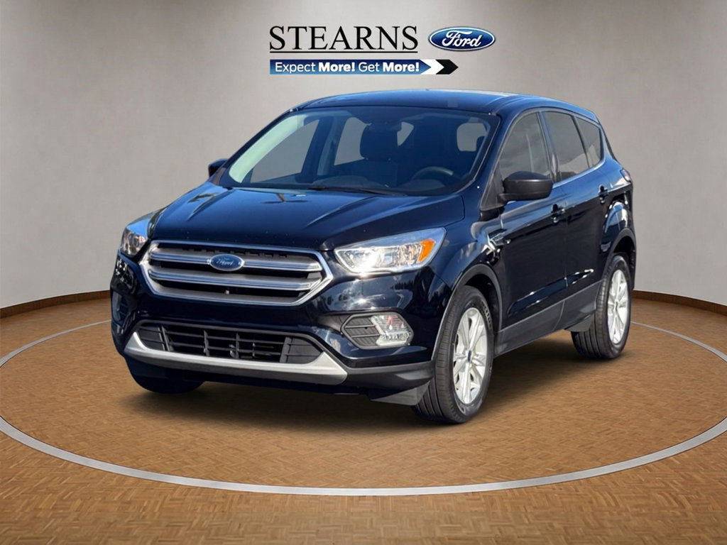 Used 2017 Ford Escape SE w/ SE Cold Weather Package FWD image 2