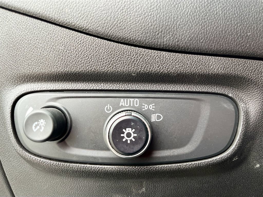 Used 2021 Chevrolet Equinox LS w/ LS Convenience Package AWD/4WD image 10