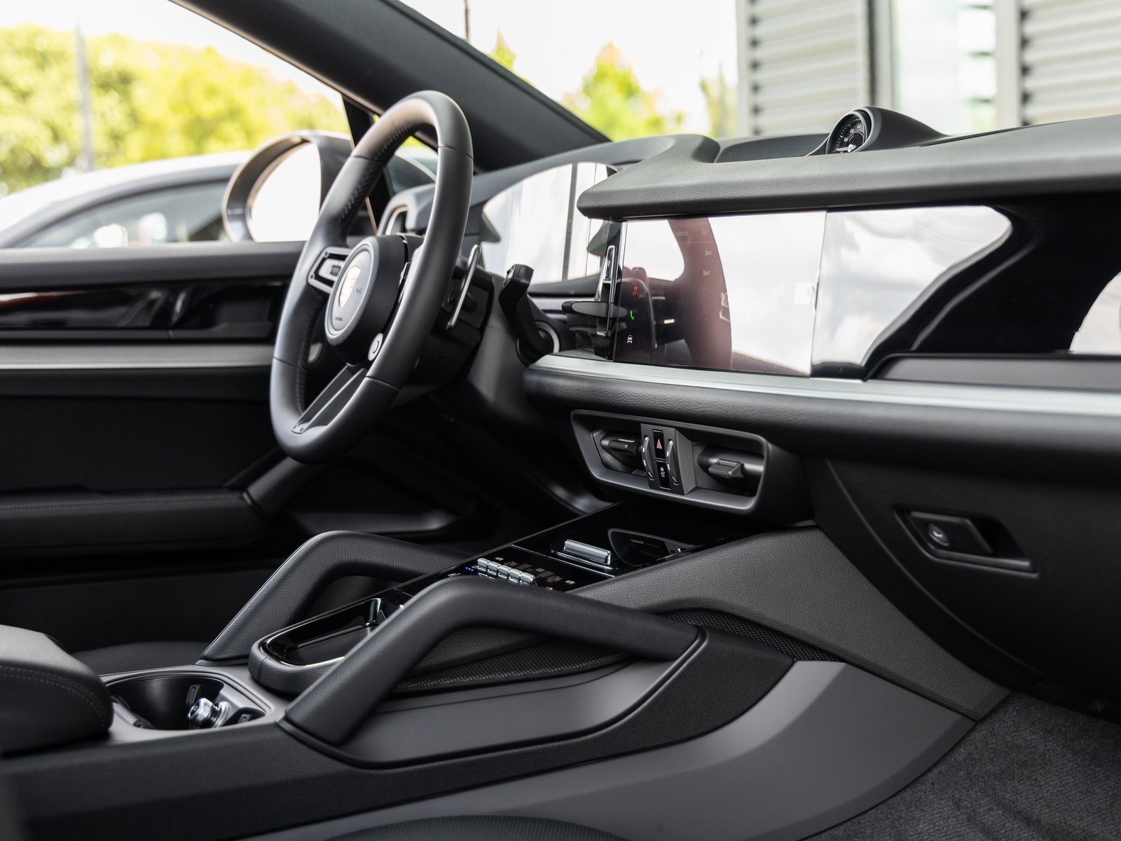 Certified 2025 Porsche Cayenne Coupe image 47