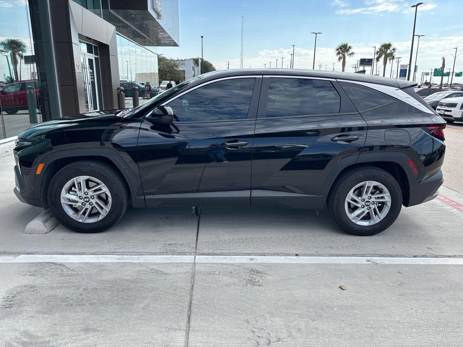 Used 2025 Hyundai Tucson SE FWD image 6