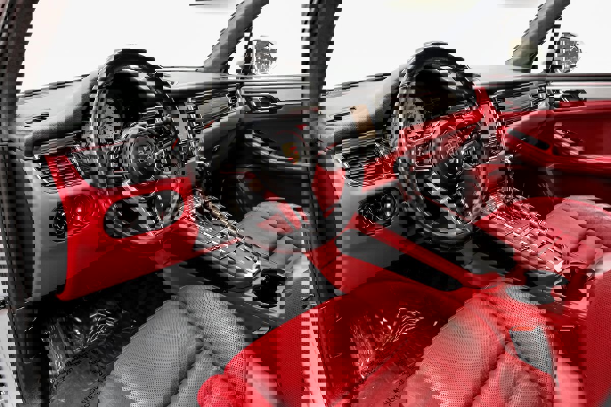 Used 2016 Porsche Macan Turbo AWD/4WD image 3