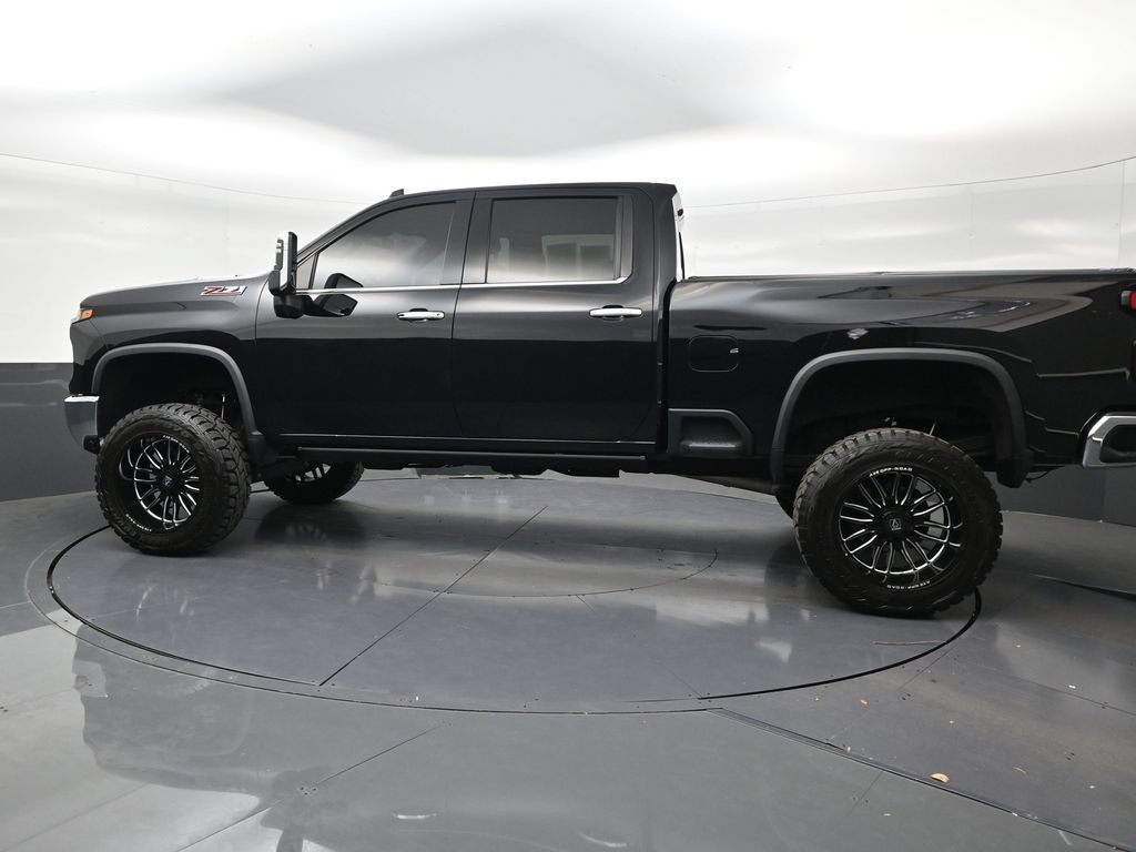 Used 2024 Chevrolet Silverado 2500 LTZ w/ LTZ Plus Package AWD/4WD image 2