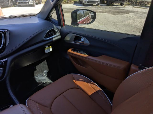 New 2026 Chrysler Pacifica Pinnacle FWD image 19