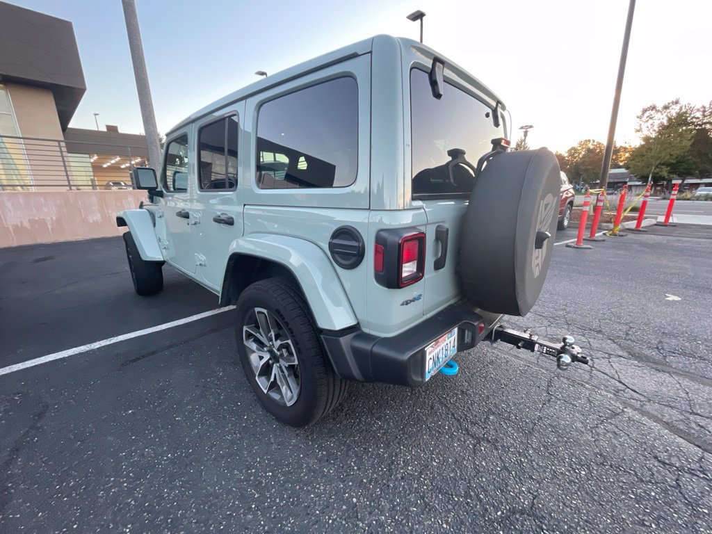 Used 2024 Jeep Wrangler Unlimited w/ Convenience Group AWD/4WD image 4