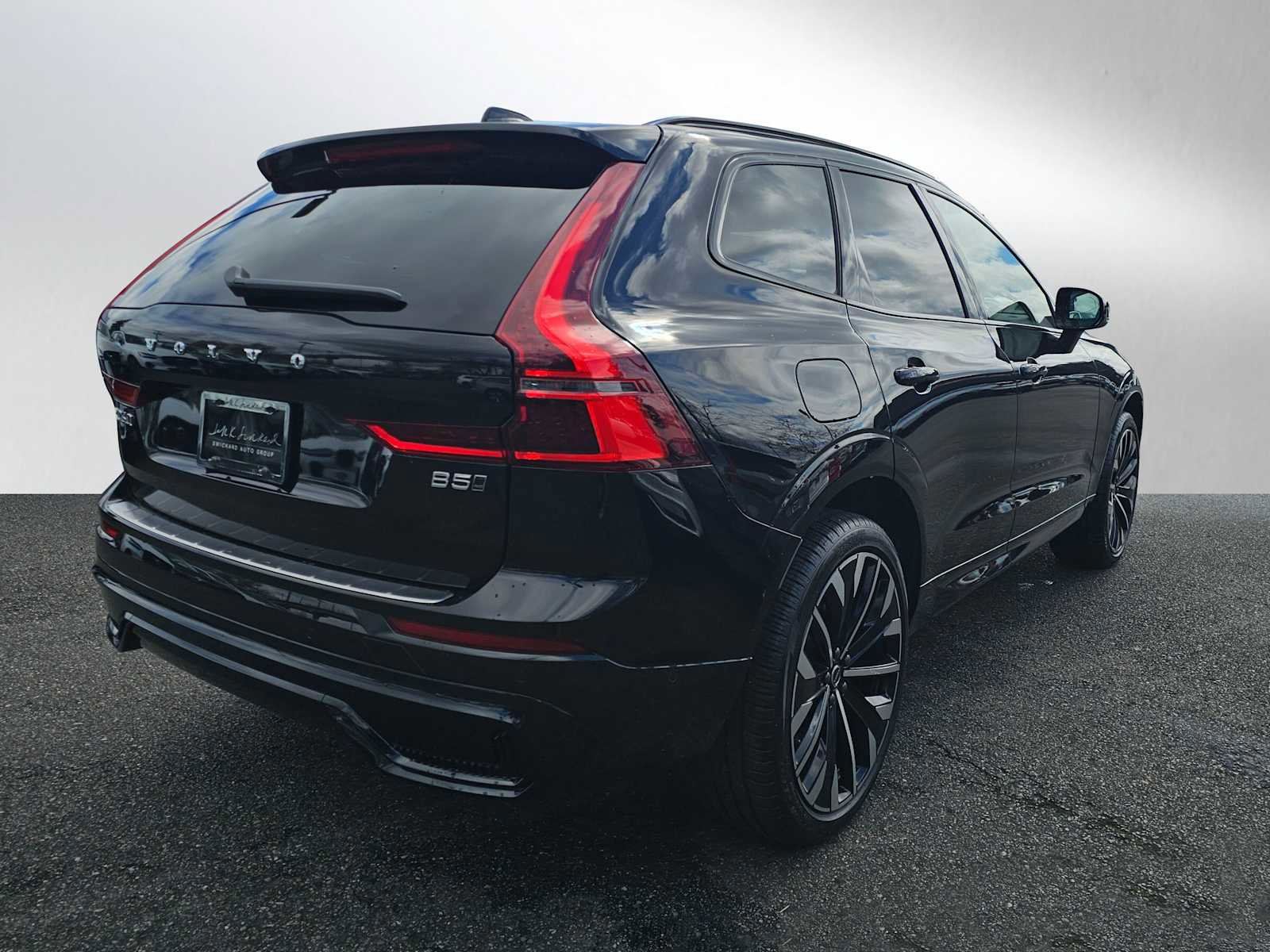 Used 2026 Volvo XC60 B5 Ultra w/ Protection Package Premier AWD/4WD image 3