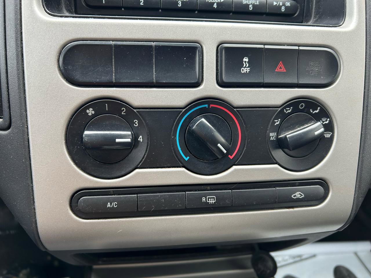 Used 2010 Ford Edge SE image 20