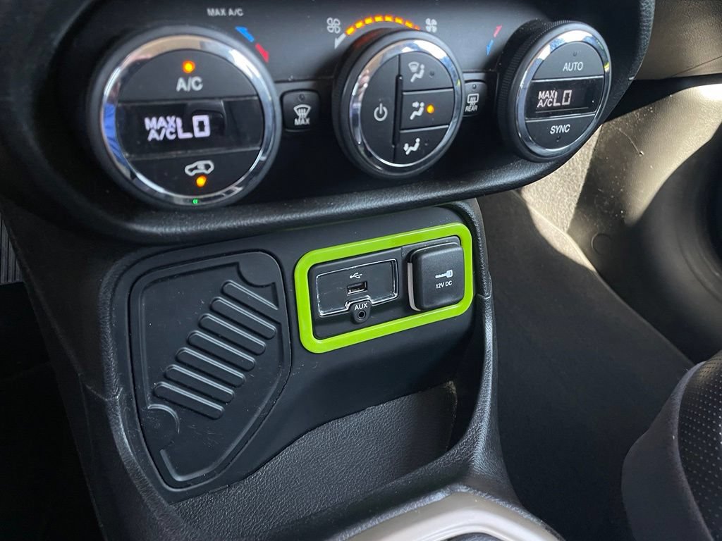 Used 2016 Jeep Renegade Limited FWD image 19
