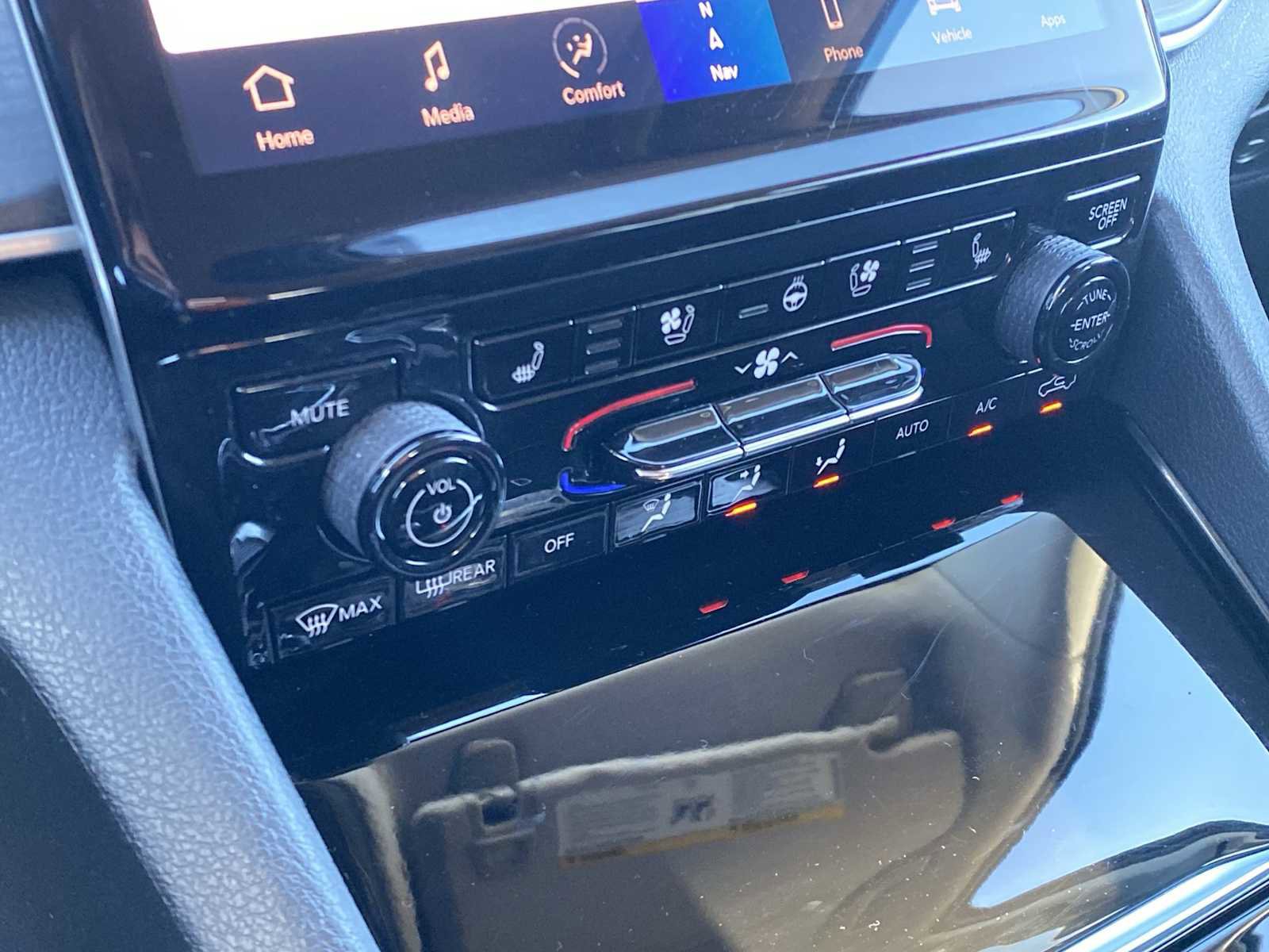 Certified 2023 Jeep Grand Cherokee Limited w/ Luxury Tech Group II image 26