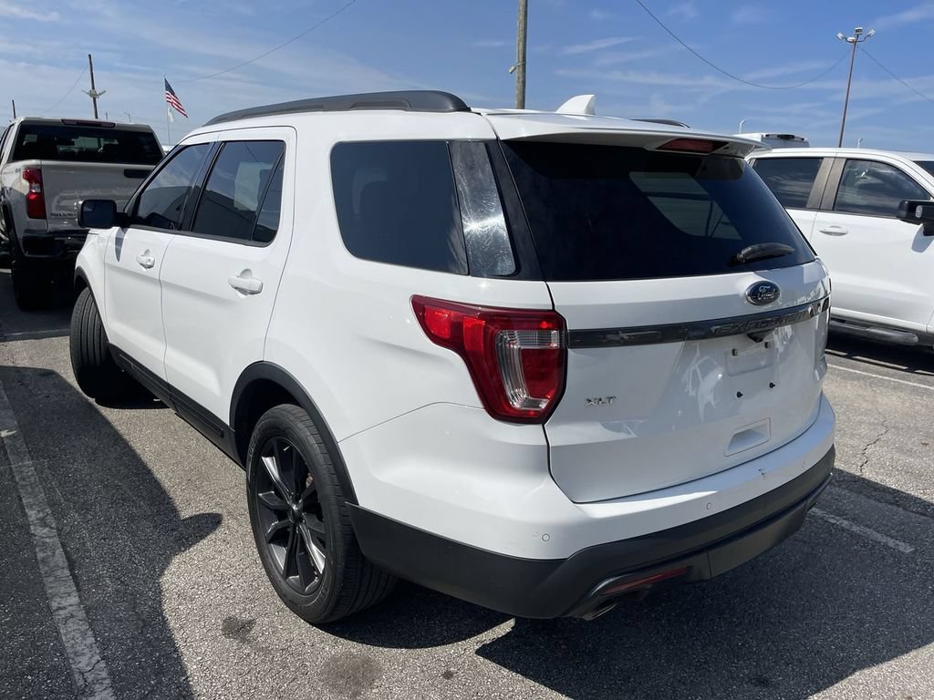 Used 2017 Ford Explorer XLT w/ Equipment Group 202A FWD image 9
