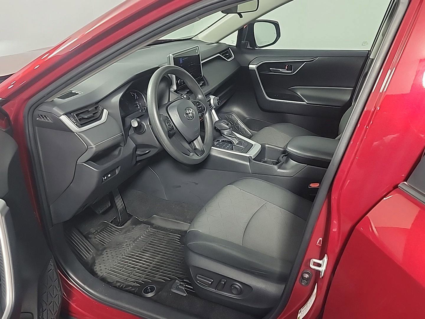 Used 2024 Toyota RAV4 XLE image 18