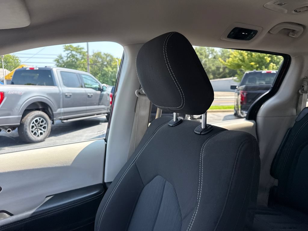Used 2023 Chrysler Voyager LX FWD image 40