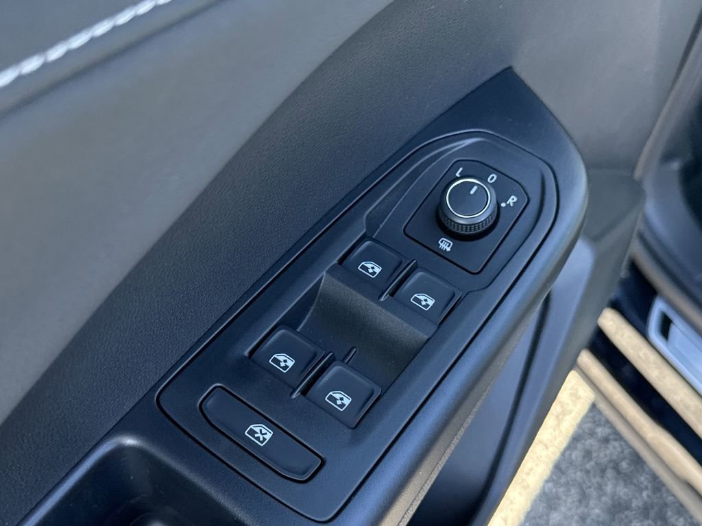 New 2026 Volkswagen Taos SE image 11