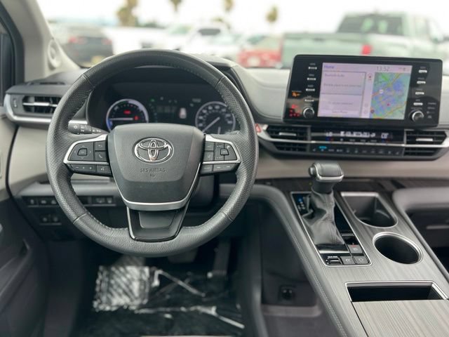 Used 2024 Toyota Sienna Limited AWD/4WD image 12