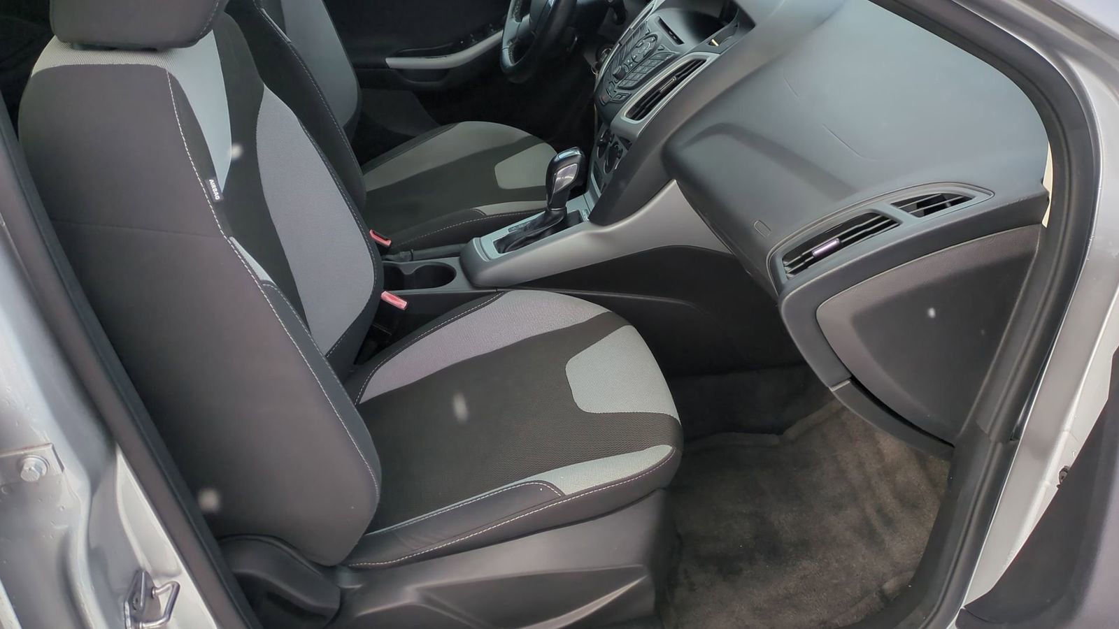 Used 2012 Ford Focus SE image 19