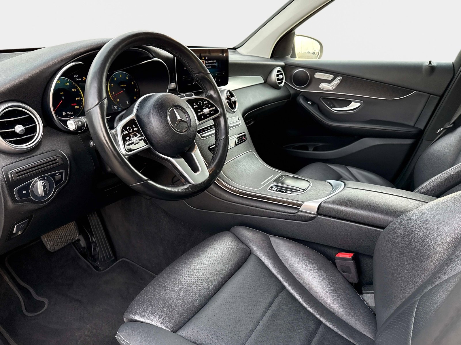 Used 2021 Mercedes-Benz GLC 300 4MATIC image 33