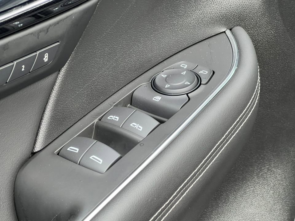 Used 2023 Buick Envision Essence w/ Technology Package I image 17