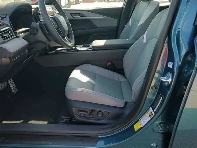 Used 2026 Toyota Camry SE w/ Multimedia Upgrade Package image 11