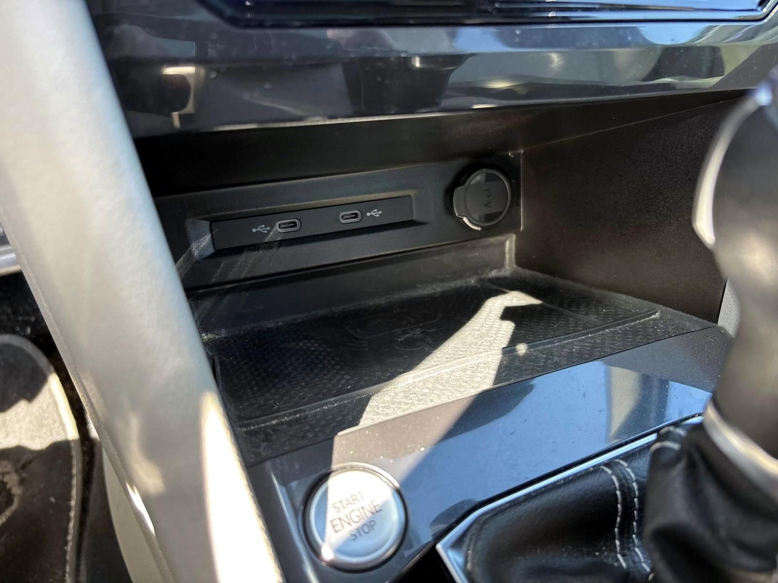 Used 2023 Volkswagen Tiguan SE R-Line image 22