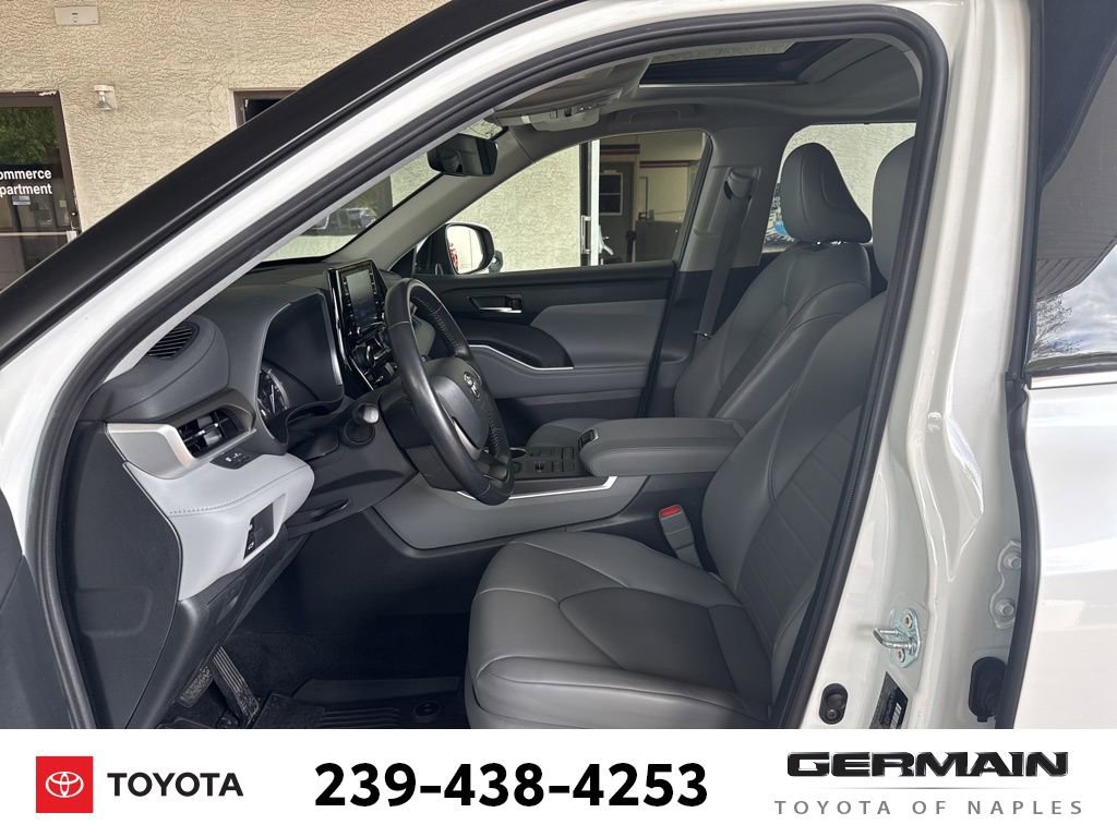 Used 2022 Toyota Highlander XLE image 16