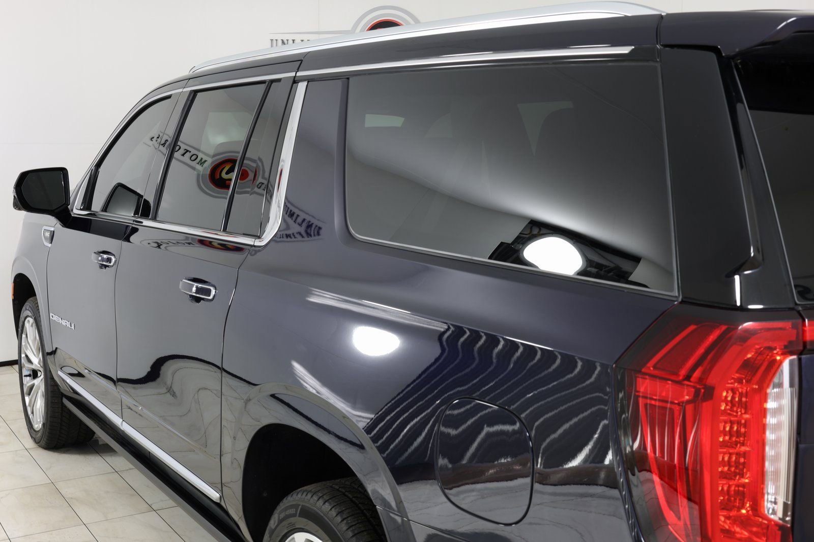 Used 2021 GMC Yukon XL Denali w/ Denali Premium Package image 53