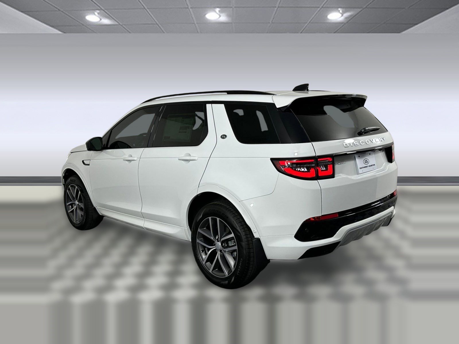 Used 2025 Land Rover Discovery Sport S image 3
