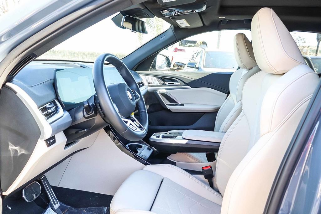 Used 2025 BMW X2 xDrive28i w/ M Sport Package image 16