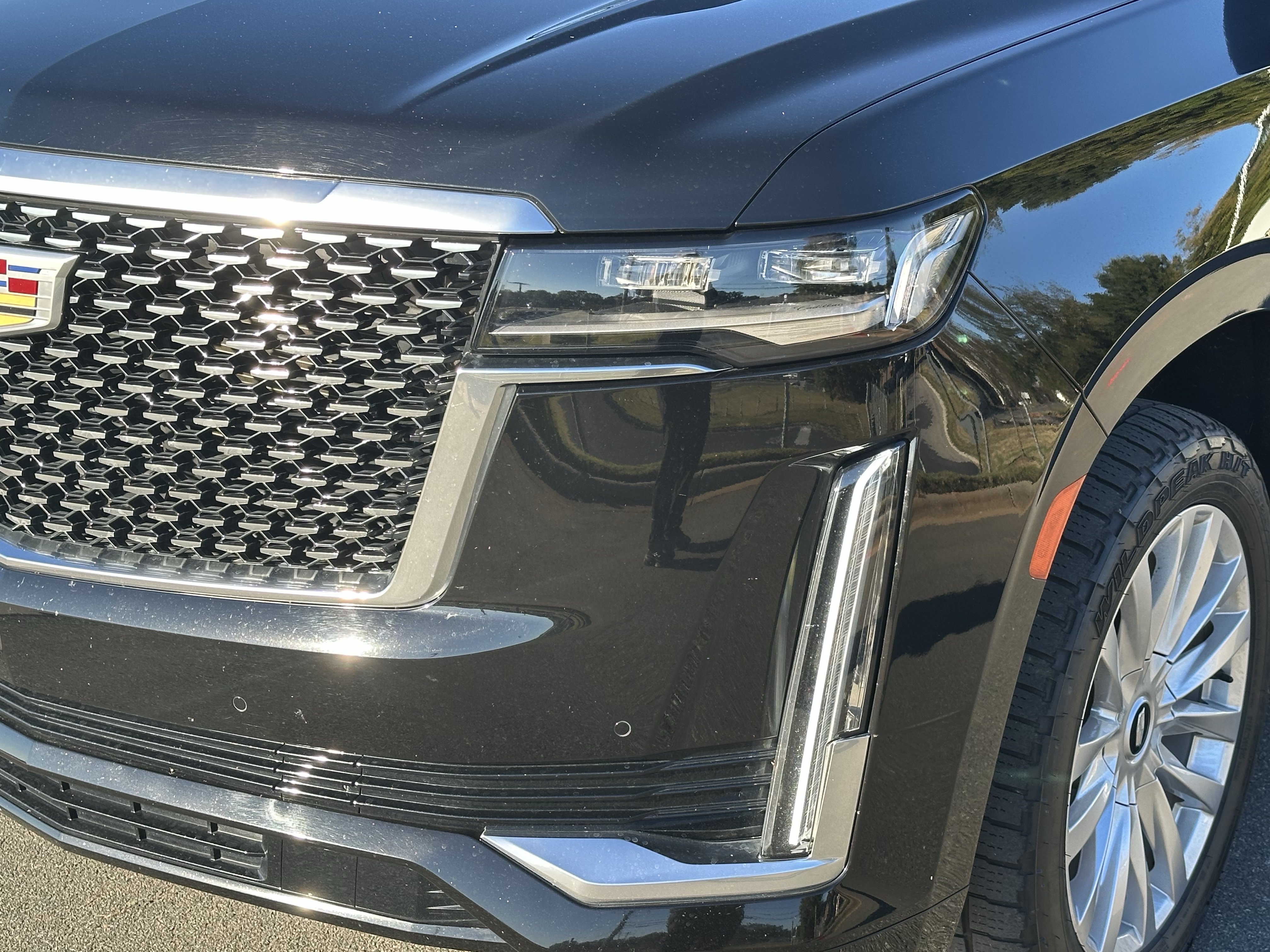 Used 2022 Cadillac Escalade Luxury AWD/4WD image 11