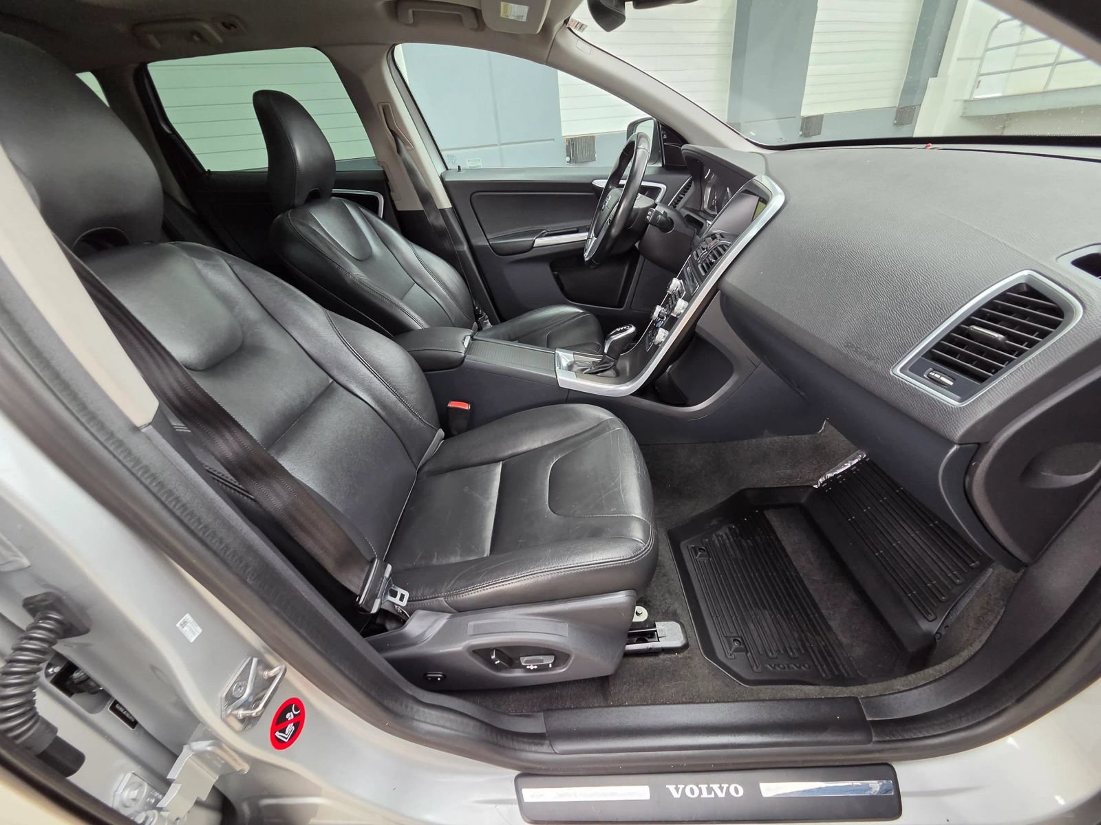 Used 2015 Volvo XC60 T5 AWD/4WD image 19