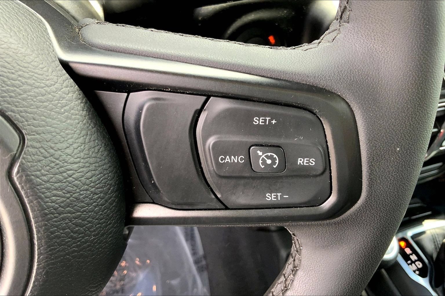 Certified 2023 Jeep Gladiator Sport AWD/4WD image 19