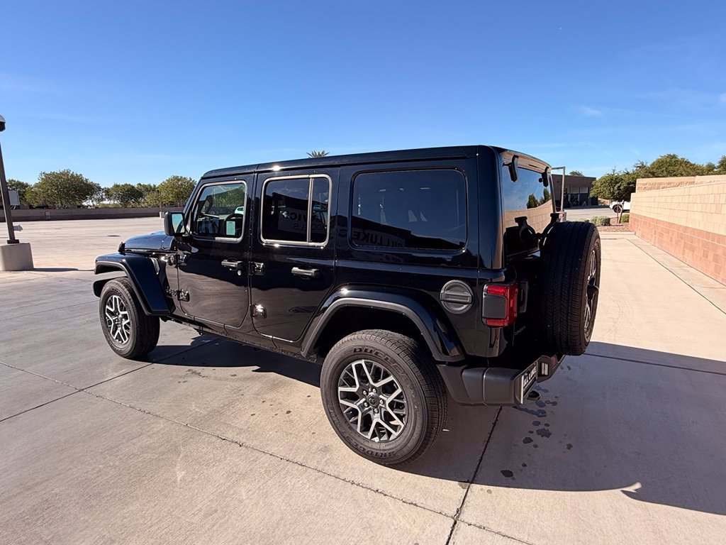 Used 2025 Jeep Wrangler Unlimited Sahara AWD/4WD image 12