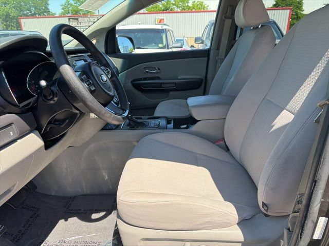Used 2016 Kia Sedona LX w/ Option Group 020 FWD image 13